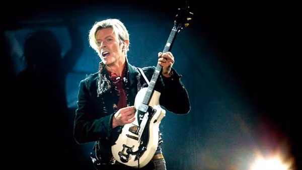 David Bowie, huyền thoại âm nhạc người Anh vừa qua đời vào ngày 11.1 sau 18 tháng chiến đấu với căn bệnh ung thư gan. 