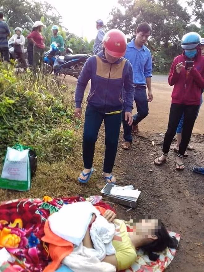 San phu sap sinh bi tai xe duoi xuong xe: So Y te Binh Phuoc noi gi?