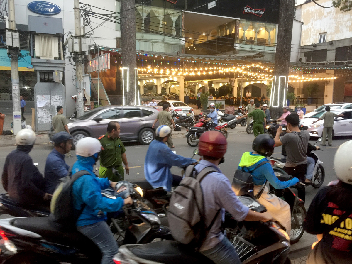 Nguyên nhân sốc vụ bị chém gần lìa cánh tay ở Sài Gòn Nguyen nhan soc vu bi chem gan lia canh tay o Sai Gon