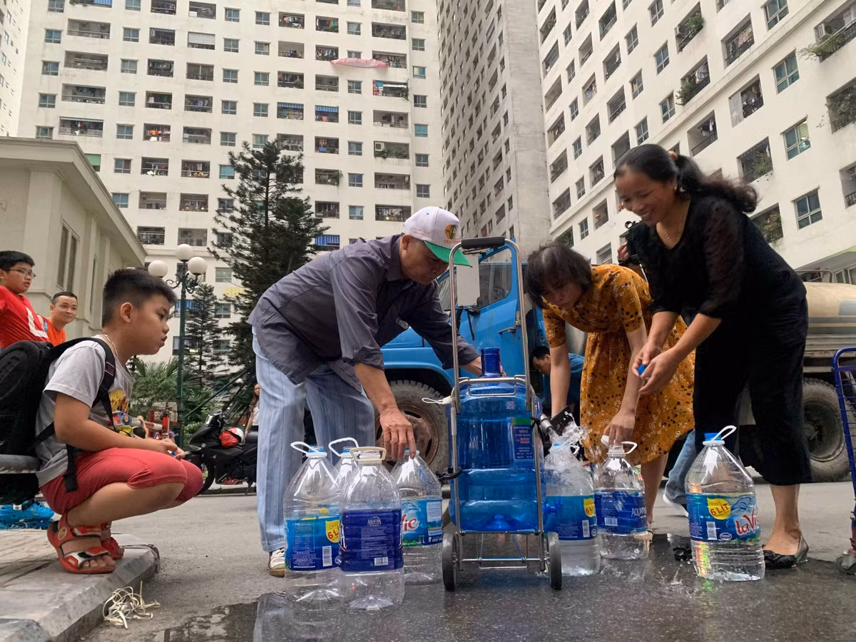 Dan Ha Noi ton hai suc khoe, thoi gian, tien bac vi nuoc may o nhiem, ai se den bu