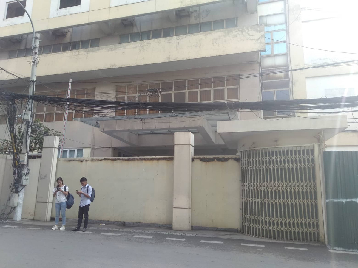 Canh tuong o tru so Bo GD-DT sau tin Thu truong Le Hai An qua doi, nga tu tang cao-Hinh-5