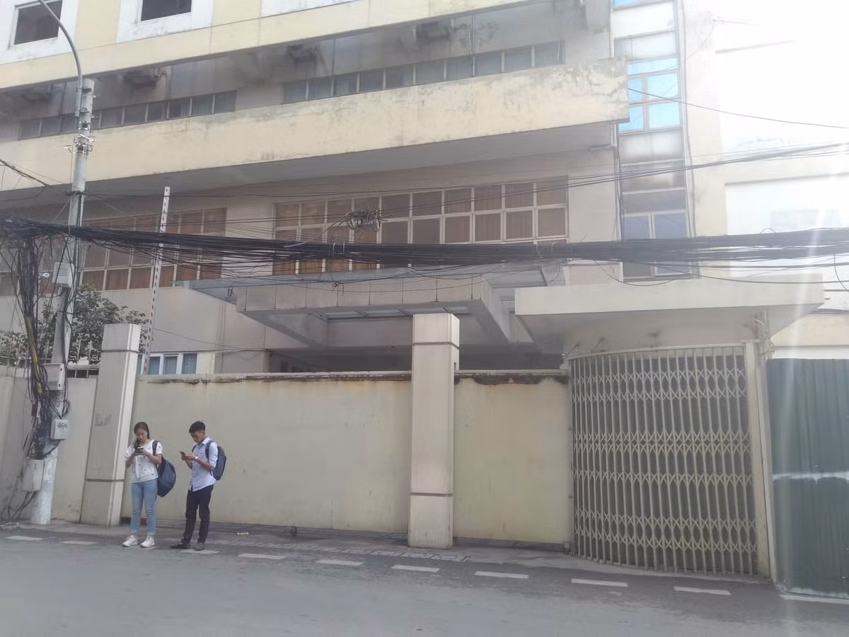 Canh tuong o tru so Bo GD-DT sau tin Thu truong Le Hai An qua doi, nga tu tang cao-Hinh-5