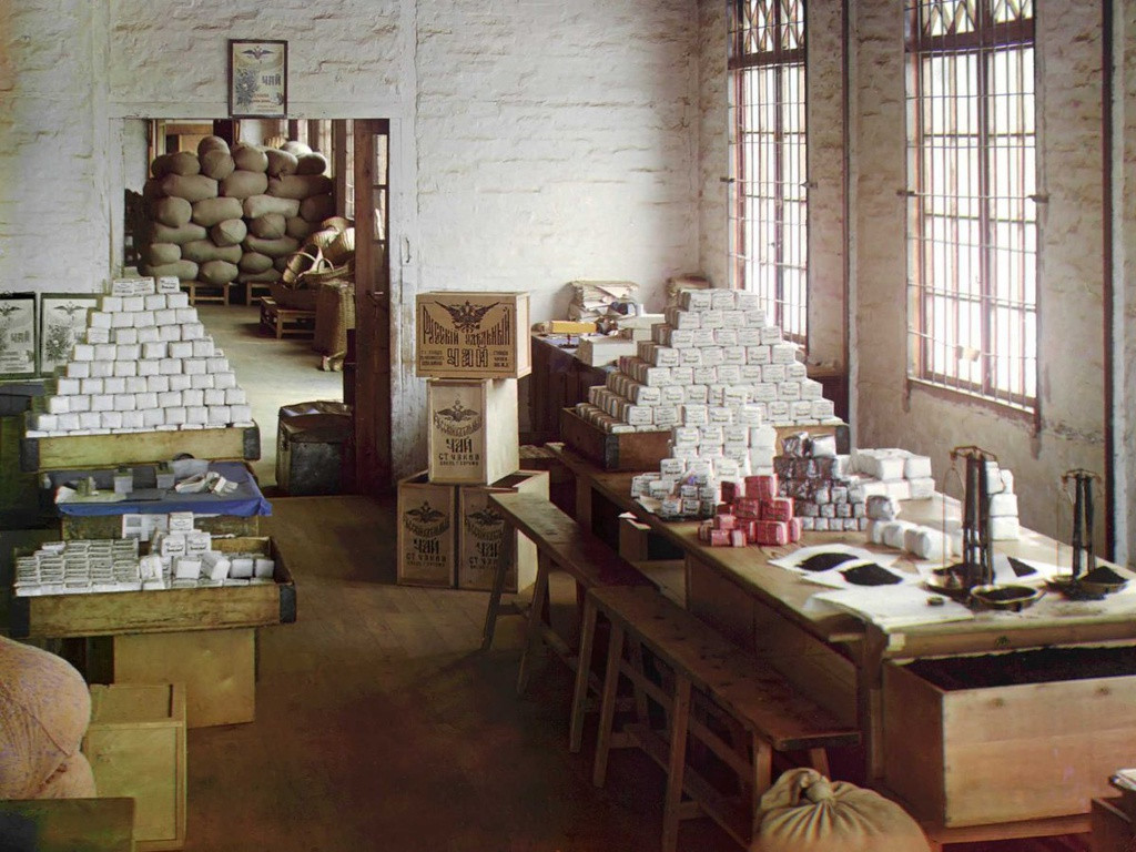 Trang trại và nhà máy chế biến chè Chakva, nằm ven bờ Biển Đen (thành phố Batumi, Georgia), là một trong những nơi cung cấp trà lớn nhất cho đế quốc Nga.