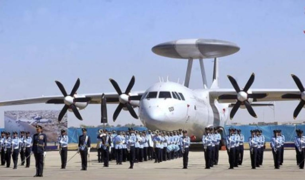 Chiếc AWACS ZDK-03 sử dụng khung thân của máy bay vận tải Yun-9, nhưng kích thước mảng ăng ten radar của chiếc ZDK-03 lớn hơn của KJ-500, nên cho khả năng phát hiện cự ly xa hơn.