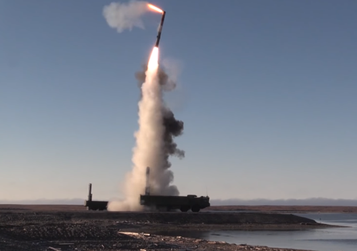 Lực lượng đồn trú thuộc Hạm đội phương Bắc của Nga chuyển tới căn cứ Kotelny hồi năm 2016. Một trong những loại vũ khí sát thủ được triển khai tại đây chính là K-300P.