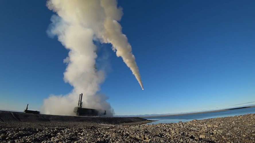 Bastion-P (ký hiệu của Nga: K-300P, ký hiệu của NATO: SSC-5) là hệ thống tên lửa phòng thủ bờ biển di động cực nguy hiểm do Nga phát triển và chế tạo.