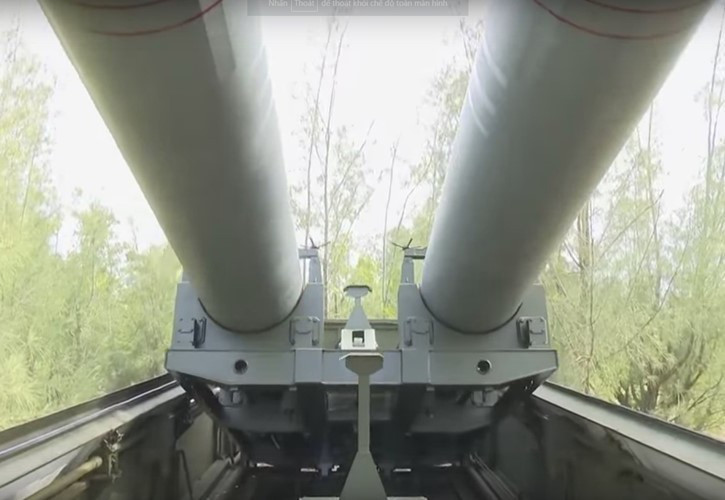 Ống phóng có chiều dài 8,1m và có đường kính 71 cm, trọng lượng là 3.900 kg.