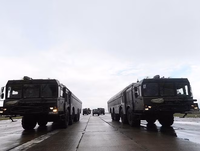 4 xe chở đạn K-342P TZM (trên khung xe MZKT-7930) được trang bị cần cẩu có trọng tải 5,9 tấn dùng để tiếp đạn cho xe K-340P; các thiết bị hỗ trợ kỹ thuật và huấn luyện chiến đấu.