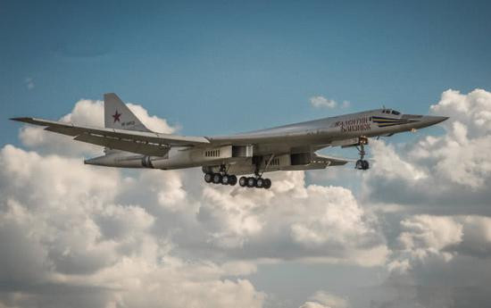 Trước tình hình như vậy, vậy Liên Xô đã phát triển loại máy bay ném bom chiến lược mới, có tốc độ siêu âm, cũng như khả năng bay cực thấp, đó là máy bay Tu-160; sở dĩ Tu-160 có được khả năng này, ngoài hình dáng khí động học, máy bay này chủ yếu phụ thuộc vào sức mạnh do động cơ NK-32 cung cấp.