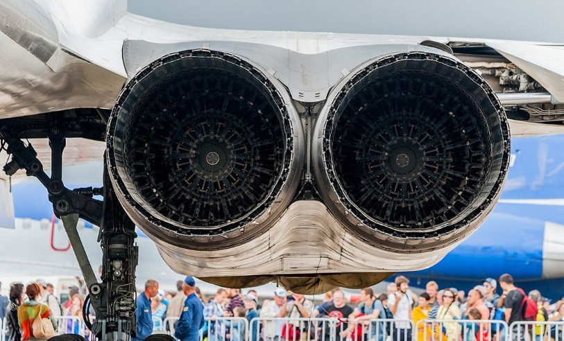 Có thể nói, nếu không có động cơ NK-32 này, Liên Xô sẽ khó sản xuất thành công máy bay ném bom Tu-160. Nhờ có động cơ NK-32, chiếc máy bay có biệt danh “Thiên nga trắng” này có thể mang tải trọng đến 40 tấn vũ khí, tầm bay liên tục 13.000 km, và đã trở thành một phần quan trọng của bộ ba hạt nhân chiến lược Liên Xô/Nga.