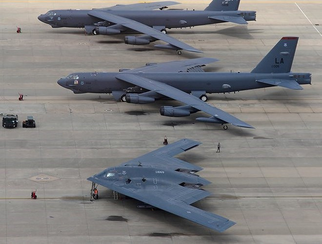 Vậy chức năng nào phù hợp nhất với oanh tạc cơ B-2 Spirit và cả B-21 Raider nếu chúng được bổ sung thêm chức năng tiêm kích, đó chỉ có thể là không chiến tầm xa.