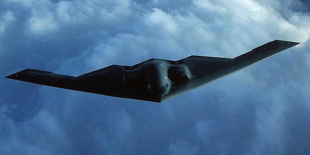 Dĩ nhiên đây là kịch bản lý tưởng nhất, trong thực tế sẽ còn phát sinh nhiều tình huống phức tạp hơn, nhưng ít nhất cũng cho thấy ý tưởng biến B-2 thành tiêm kích không phải điều hoàn toàn phi lý.