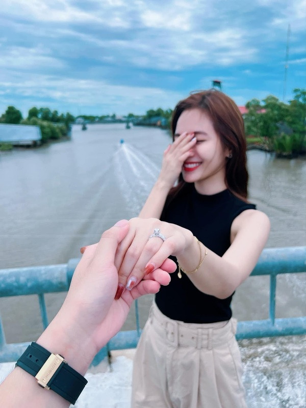 Cách đây không lâu, Jang Mi khiến ai nấy đều không khỏi bất ngờ khi chính thức về chung một nhà với bạn trai doanh nhân.