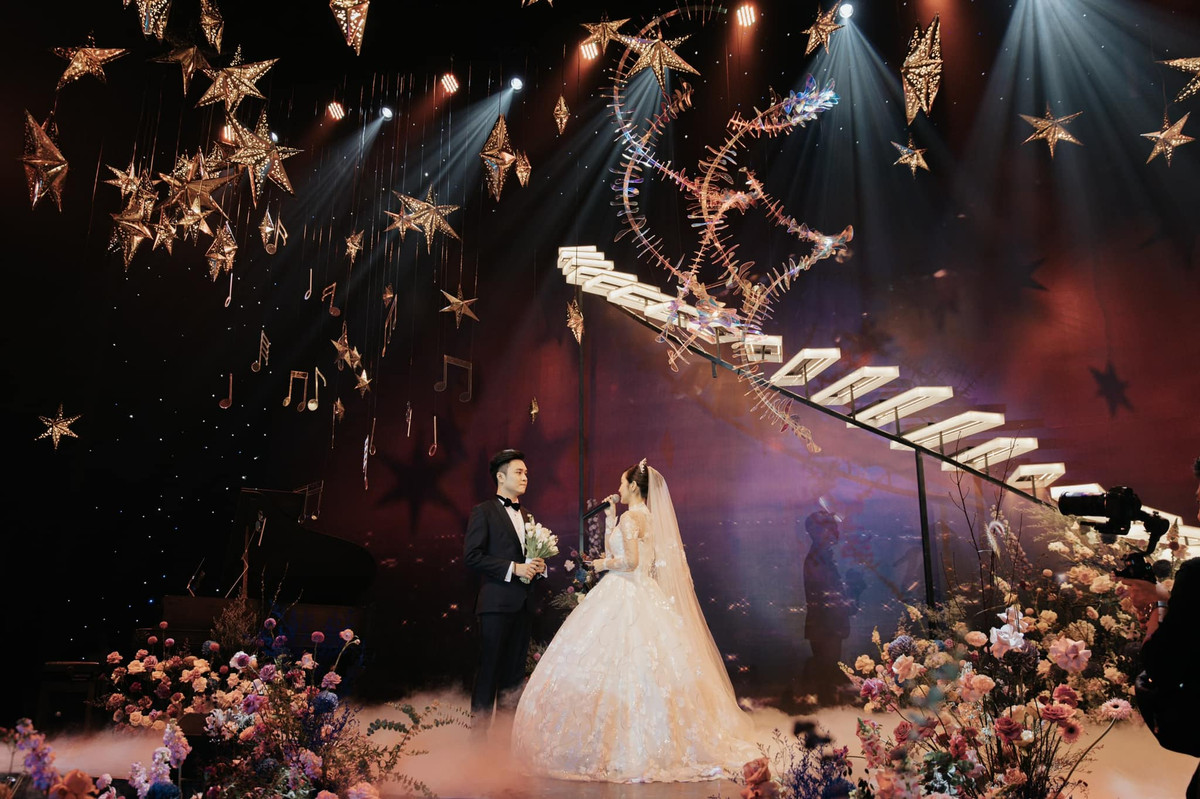 Chỉ 1 năm sau khi tìm hiểu và yêu nhau, Jang Mi đã đi đến ước nguyện trăm năm với anh chàng. Song từ khi kết hôn đến nay, Jang Mi lại rất khi xuất hiện chung khung hình với chồng.