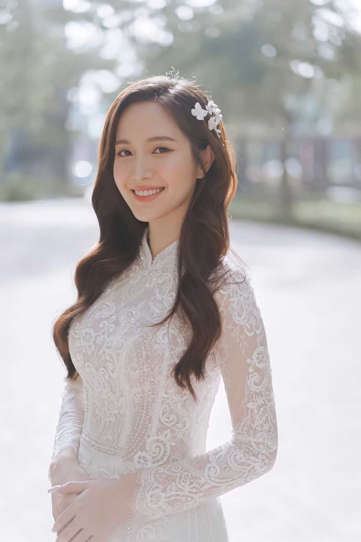 Jang Mi chắc hẳn không còn là cái tên xa lạ với với nhiều người, đặc biệt là những khán giả yêu thích Bolero. Sở hữu chất giọng ngọt ngào, trong veo đến cao vút nên Jang Mi được dân tình ưu ái gọi với cái tên “ hot girl Bolero”.