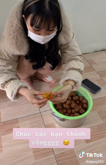 Đặc biệt, do mỗi năm chỉ có duy nhất một mùa cọ có trái chín nên càng nhiều netizen tò mò và bỏ công săn lùng.