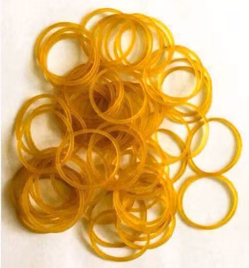 Sắm được nhiều nhẫn vàng xịn sò như này thì ai chơi lại nữa.