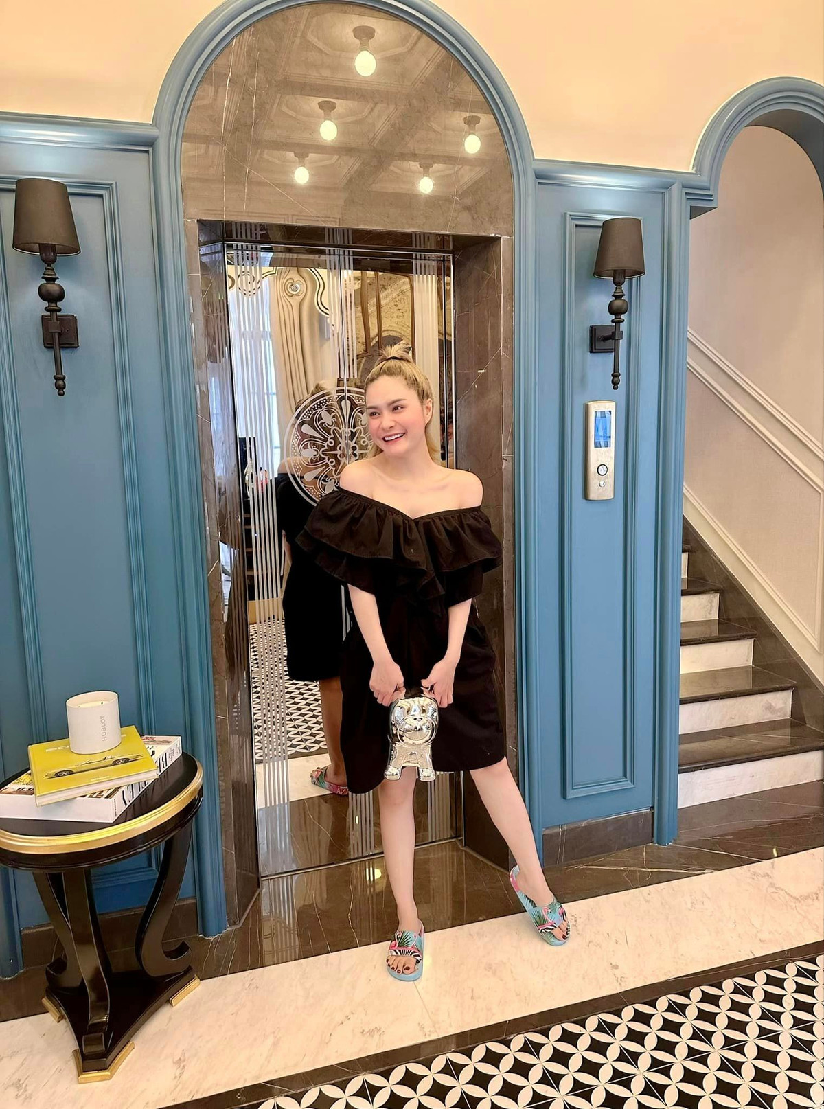 Vốn được biết đến là cặp người đẹp, đại gia giàu có nức tiếng ở Sài thành nên thời gian qua Đoàn Di Băng và ông xã Nguyễn Quốc Vũ liên tục chia sẻ những bức hình khoe cuộc sống sang chảnh.