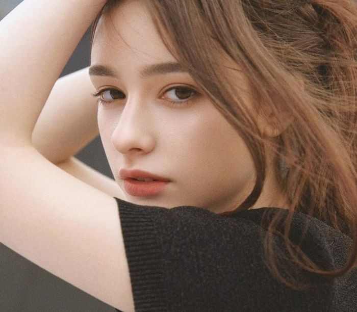 Người đẹp sinh năm 1999 là một người mẫu Nga gốc Hàn Quốc được mệnh danh là “thiên thần Instagram”.