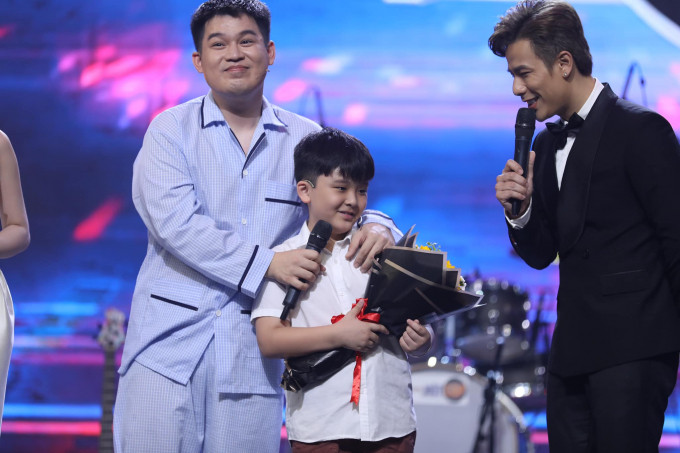 Mức lương tối thiểu 10 triệu đồng/tháng vẫn là con số đang mơ ước của nhiều bạn trẻ. Thế nhưng, phát ngôn “thô nhưng thật” của Long Chun vẫn nhận được sự ủng hộ từ cộng đồng mạng.