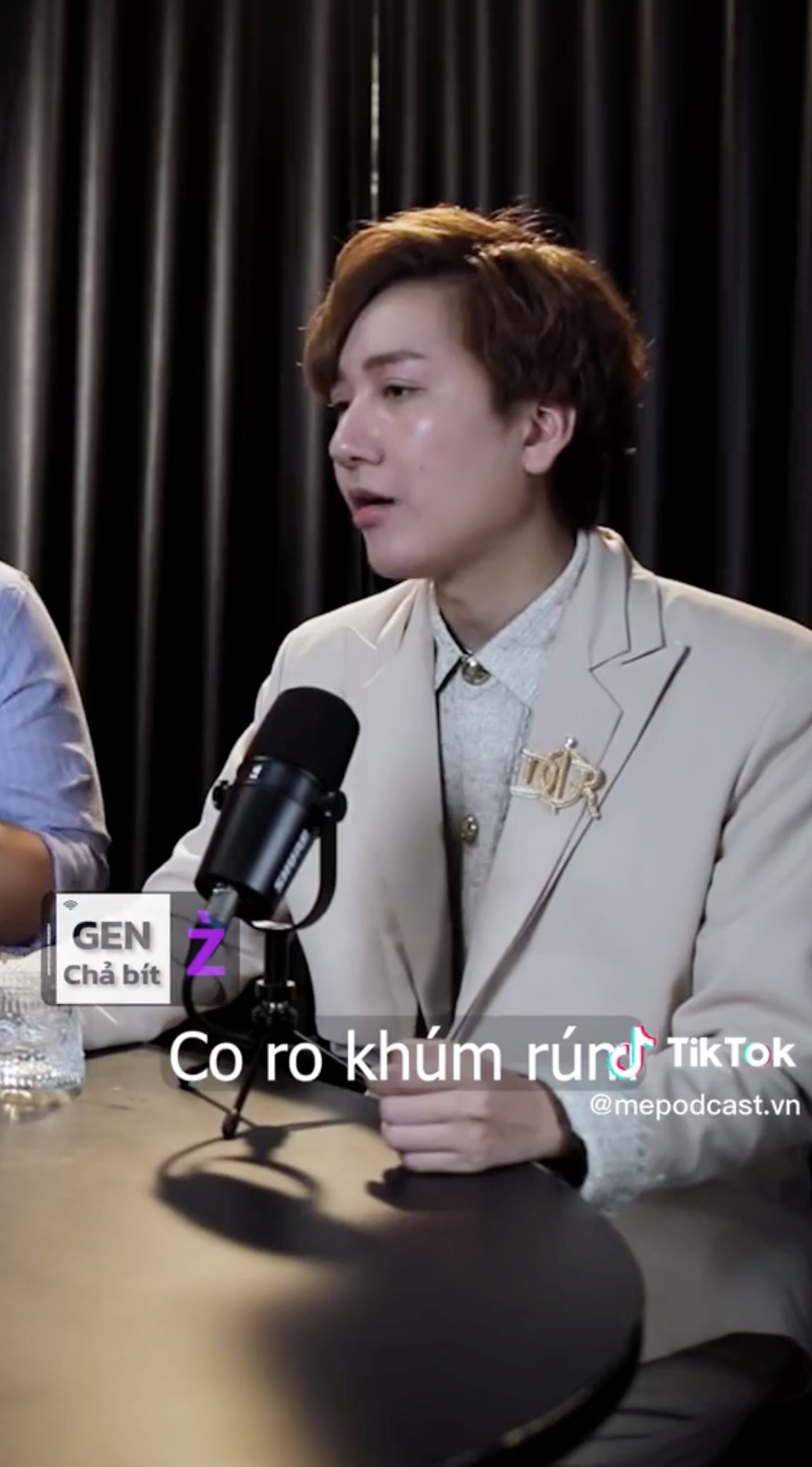 Theo đó, một bên đồng tình với quan điểm của Long Chun, trong khi bộ phận còn lại phản đối vì cho rằng mức lương 10 triệu không phải con số thấp.