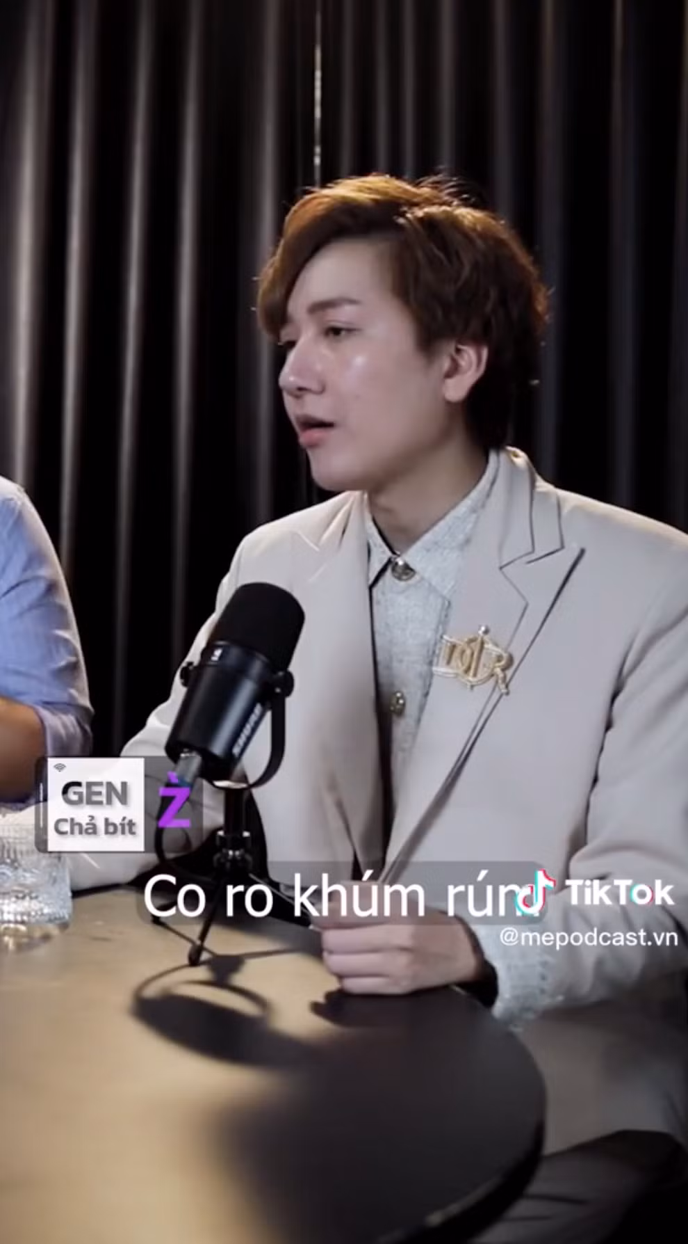 Theo đó, một bên đồng tình với quan điểm của Long Chun, trong khi bộ phận còn lại phản đối vì cho rằng mức lương 10 triệu không phải con số thấp.