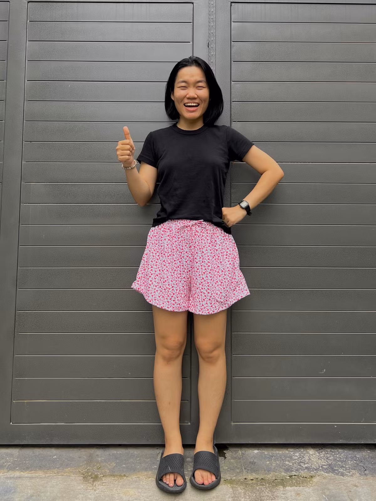  Lê Thụy là cái tên không còn xa lạ khi cô nàng nổi lên như một hiện tượng từ sau đoạn clip viral "uống cô cô nớt không" cũng như loạt nội dung hài hước, mang năng lượng tích cực đến cho người xem.