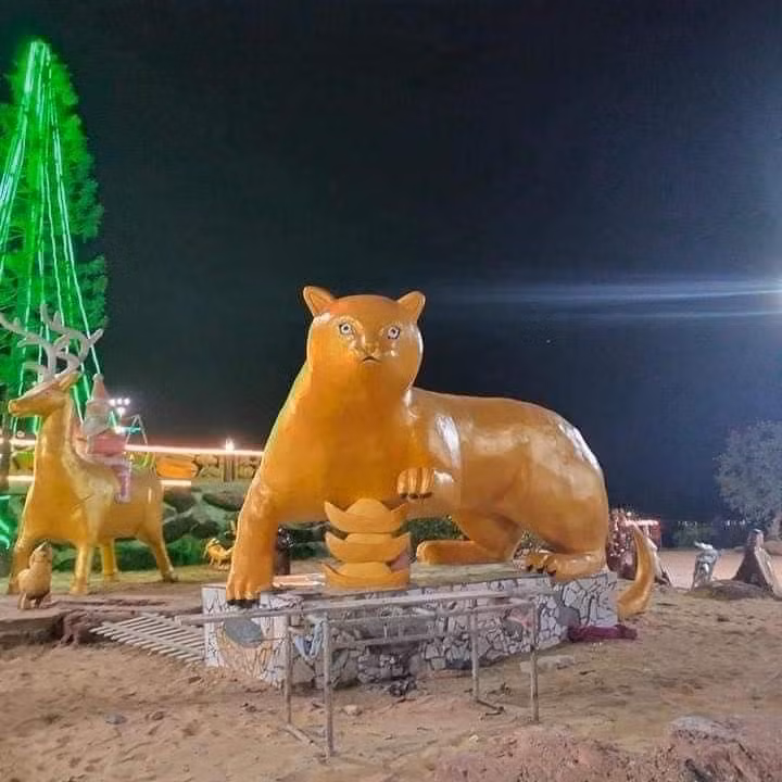 Có những tượng mèo được dân tình khen ngợi cực kỳ đáng yêu nhưng cũng có một số tượng mèo gây khá nhiều tranh cãi. Ảnh: Group C.T.