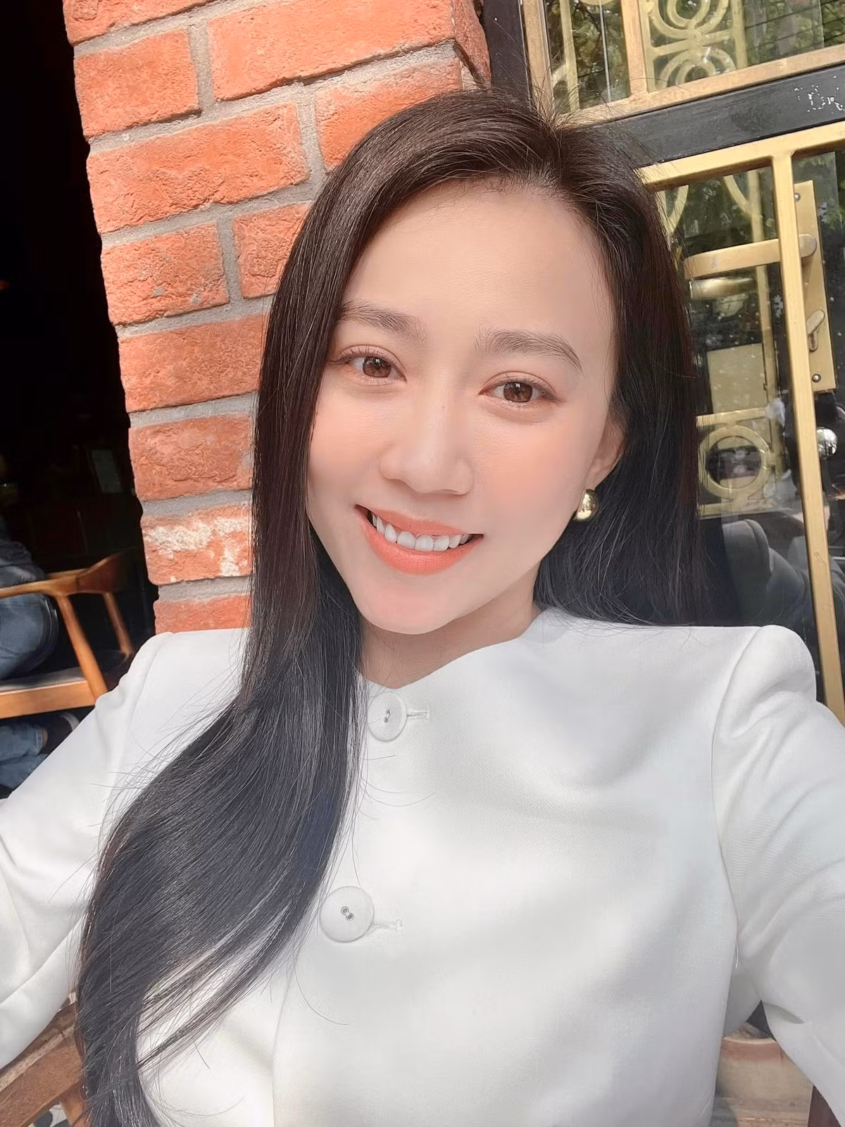 Chọn cách lặng lẽ và nghiêm túc trên con đường hoạt động nghệ thuật song song với kinh doanh, Huỳnh Hồng Loan khiến nhiều người phải ngưỡng mộ về cuộc sống của mình. Ảnh: FBNV