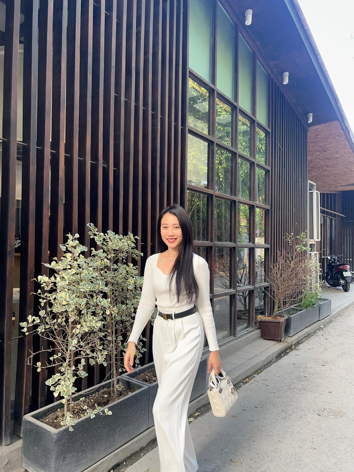 Những tưởng chuyện tình "chị ơi anh yêu em" sẽ có một cái kết đẹp nhưng chỉ vài tháng sau đó, Tiến Linh và Hồng Loan chính thức ầm thầm dừng chuyện tìm hiểu.