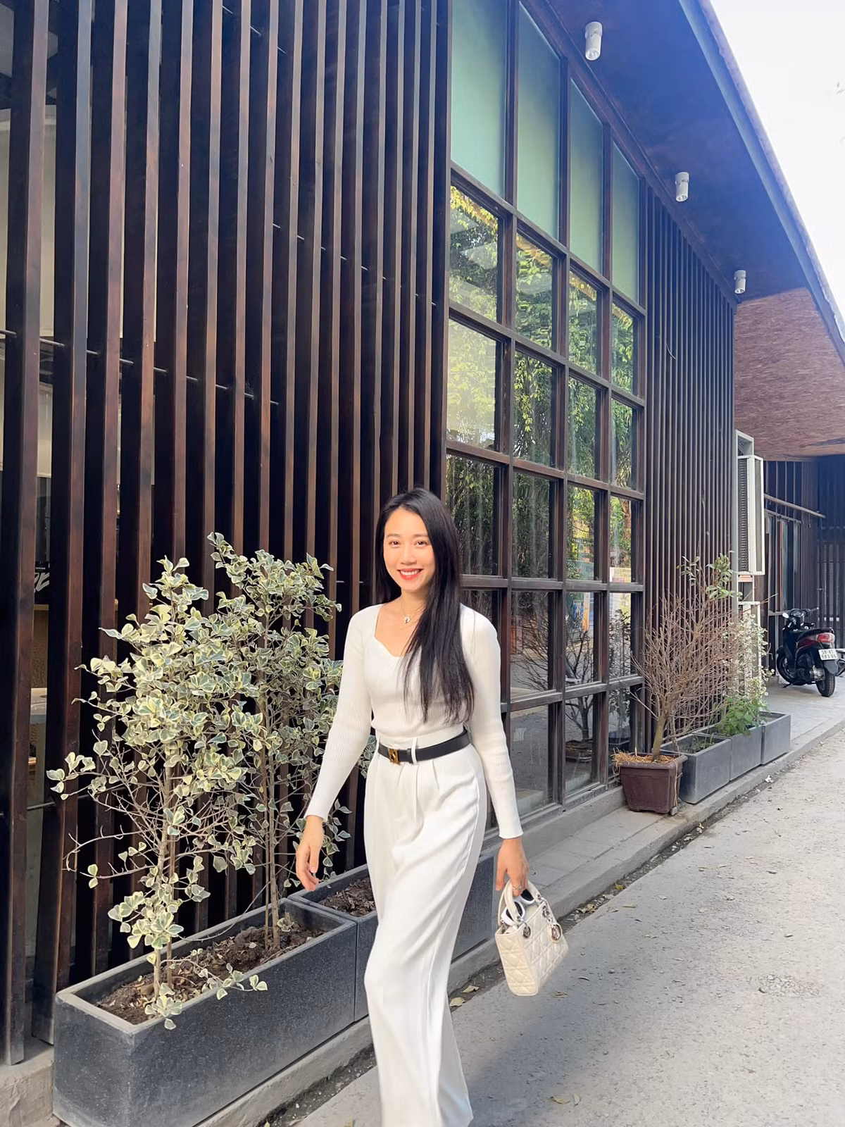 Những tưởng chuyện tình "chị ơi anh yêu em" sẽ có một cái kết đẹp nhưng chỉ vài tháng sau đó, Tiến Linh và Hồng Loan chính thức ầm thầm dừng chuyện tìm hiểu.