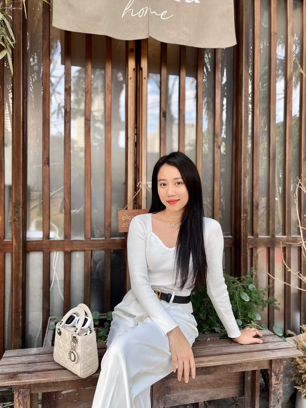 Sau nhiều năm chia tay chàng cầu thủ, nhan sắc của bạn gái cũ Tiến Linh hiện tại được netizen khen ngợi hết lời bởi sự thăng hạng đáng kể.