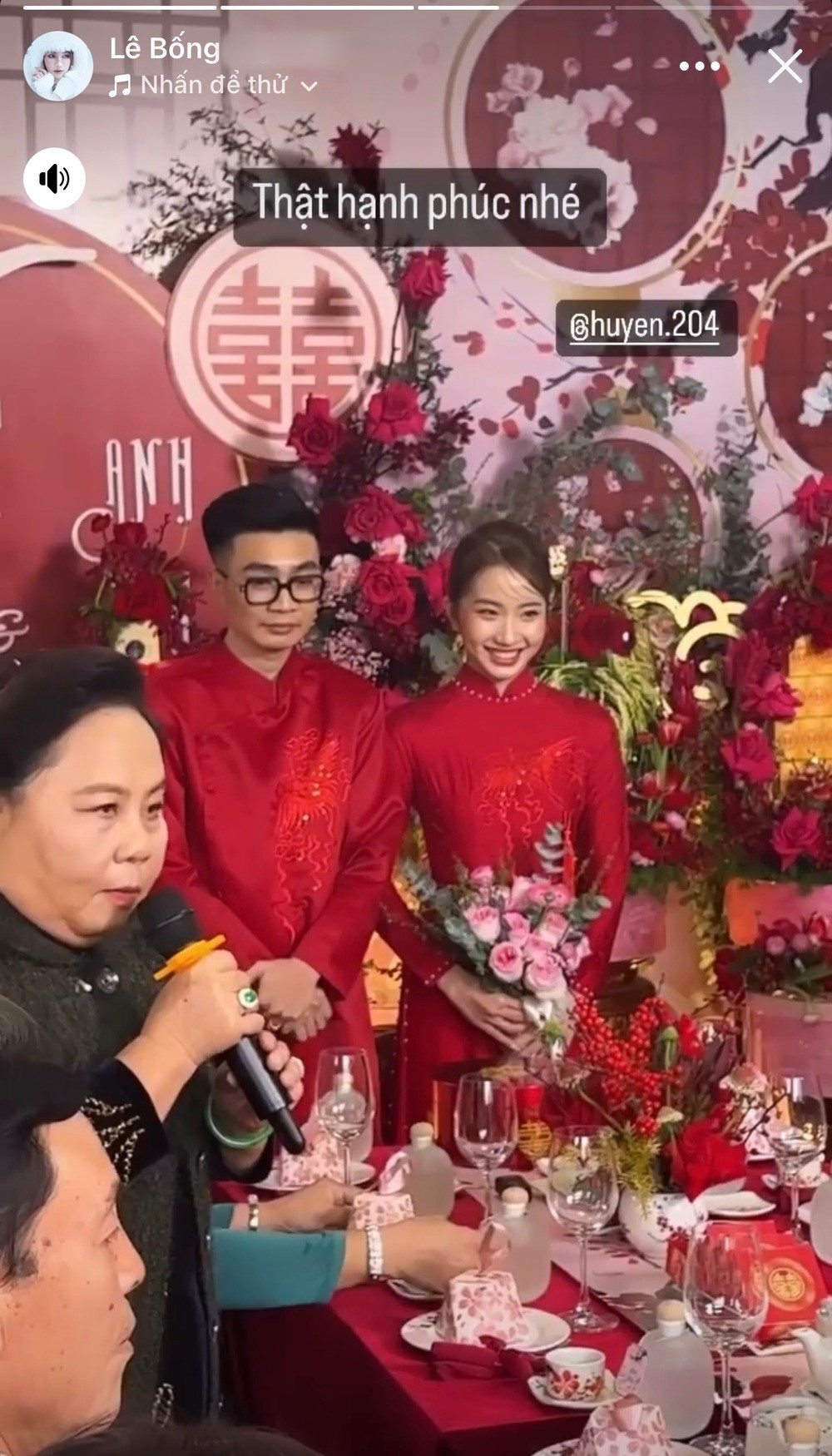 Thông qua những bức ảnh được đăng trên story của khách tham dự, hai gương mặt được chú ý nhất là Lê Bống và “hot girl trứng rán” Trần Thanh Tâm.