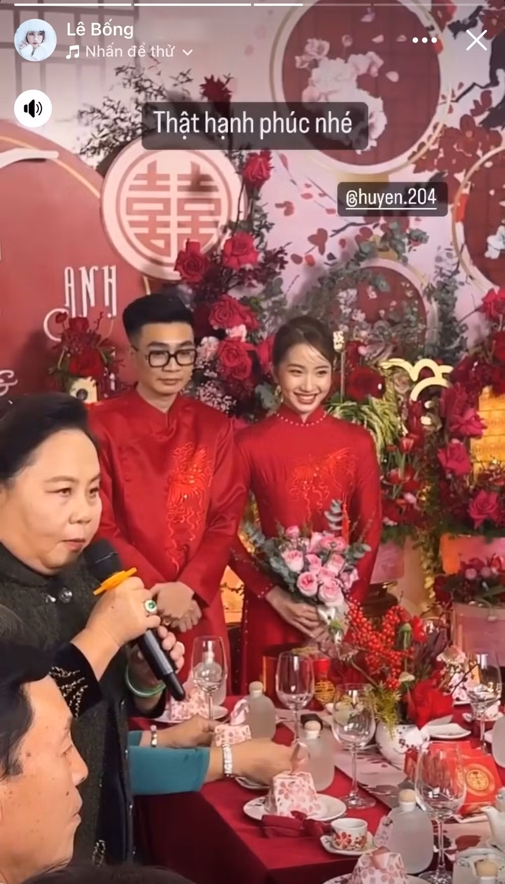 Thông qua những bức ảnh được đăng trên story của khách tham dự, hai gương mặt được chú ý nhất là Lê Bống và “hot girl trứng rán” Trần Thanh Tâm.