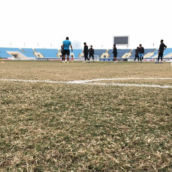 Trên mạng xã hội, người hâm mộ tỏ ra thất vọng khi so sánh trận đấu được tổ chức ở Mỹ Đình và Malaysia.