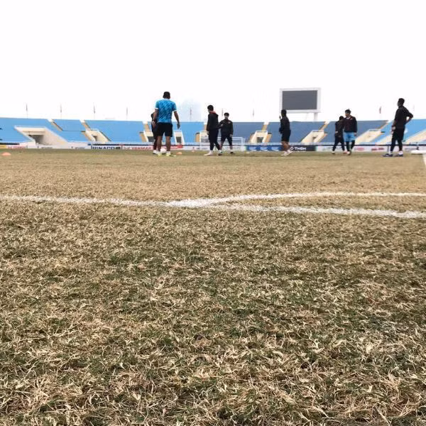 Trên mạng xã hội, người hâm mộ tỏ ra thất vọng khi so sánh trận đấu được tổ chức ở Mỹ Đình và Malaysia.