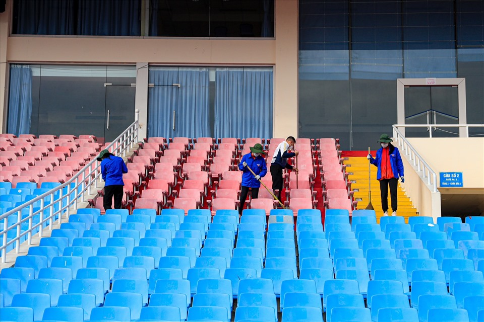 Được biết, trước trận Bán kết AFF Cup 2022 vì sân vận động Mỹ Đình bị phản ánh quá xuống cấp nên lực lượng Đoàn thanh niên, sinh viên trường Đại học Thể dục thể thao Bắc Ninh được điều động tổ chức hoạt động tình nguyện, hỗ trợ làm vệ sinh cho sân Mỹ Đình.