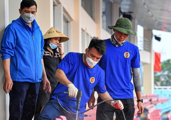 Thời gian gần đây, trong khuôn khổ các trận đấu tại AFF Cup 2022, SVĐ Mỹ Đình bị phản ánh đang có tình trạng xuống cấp trầm trọng.