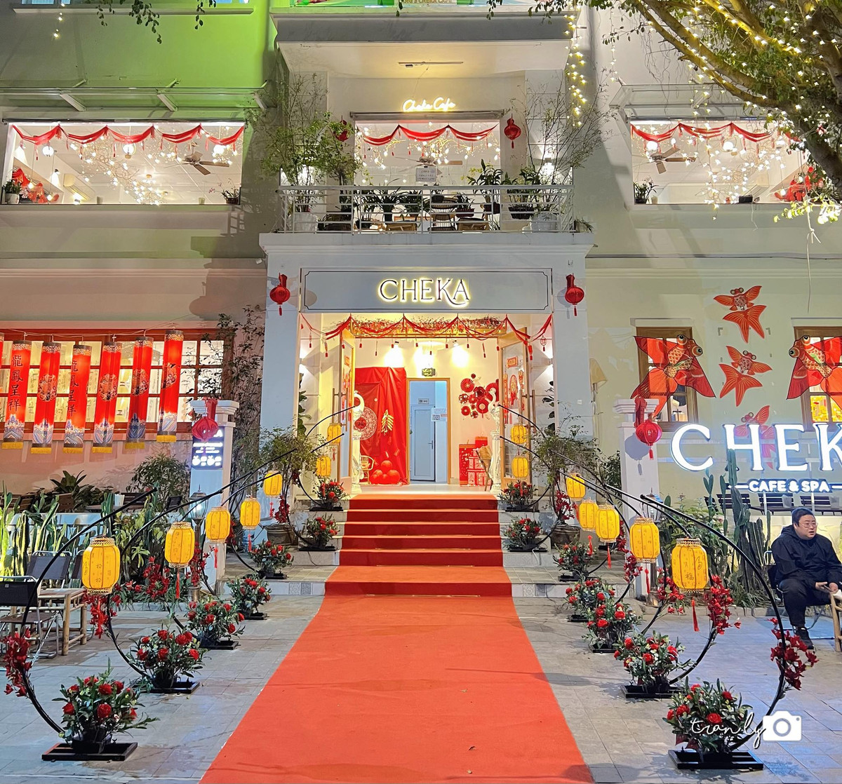 Tết Nguyên đán 2023 này, quán cà phê Hà Nội này decor nhiều góc sống ảo xinh thu hút nhiều bạn trẻ tìm đến check-in. Ảnh: Cheka Cafe