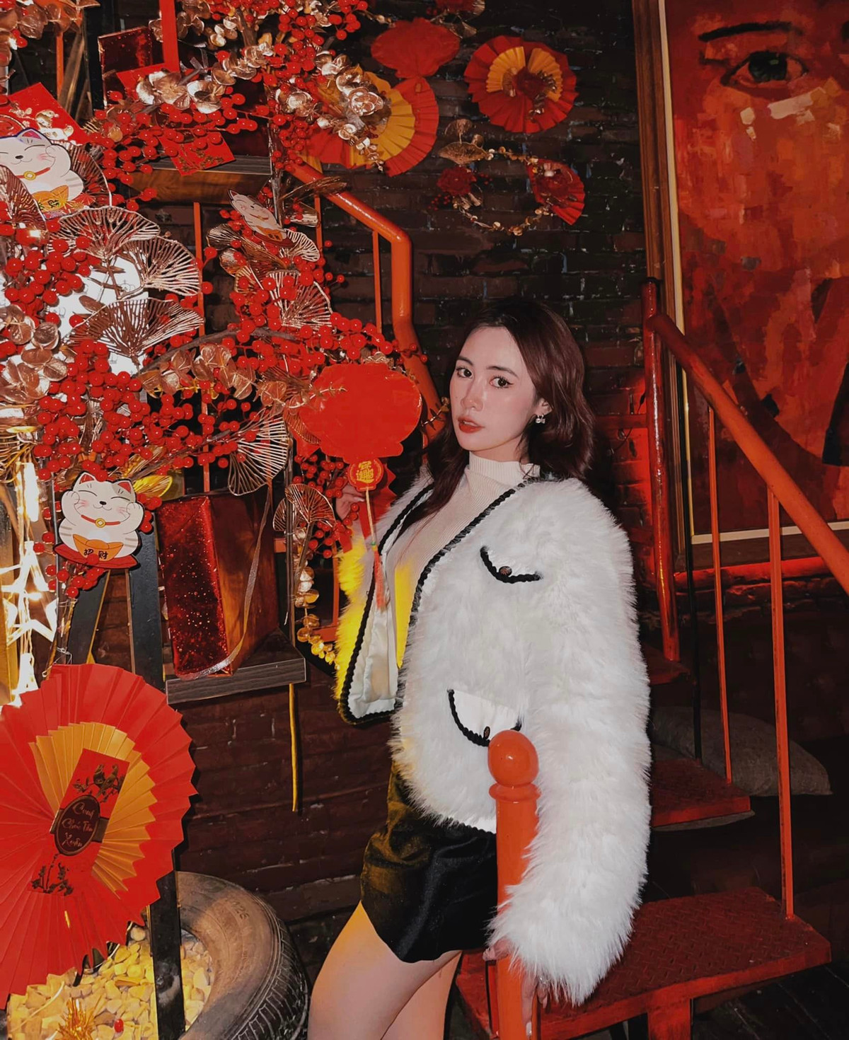 Cứ mỗi dịp lễ là quán bắt trend và đổi view liên tục để các nàng lại xúng xính lên đồ để sống ảo. Ảnh: Phạm Hồng Vân Anh