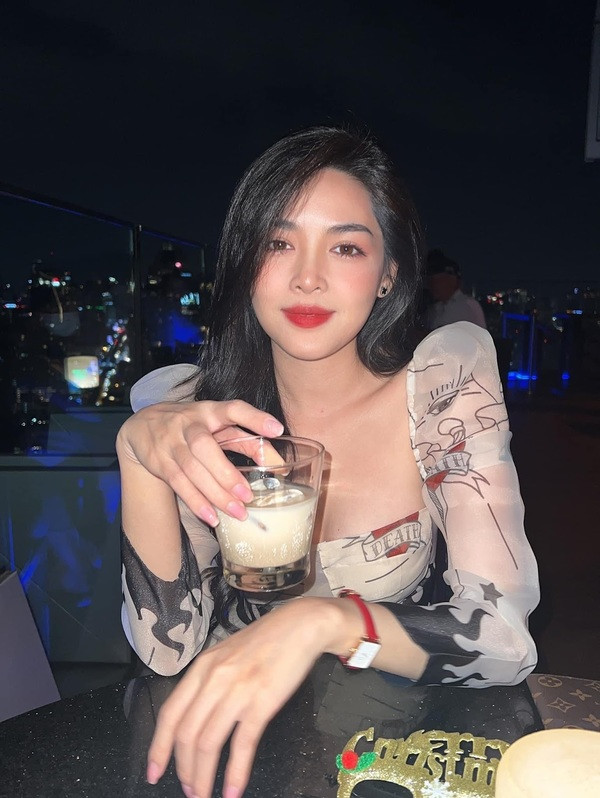 Để có được nhan sắc xinh đẹp như hot girl bây giờ, Thanh Quỳnh cũng từng trải qua quá trình phẫu thuật thẩm mỹ đau đớn.