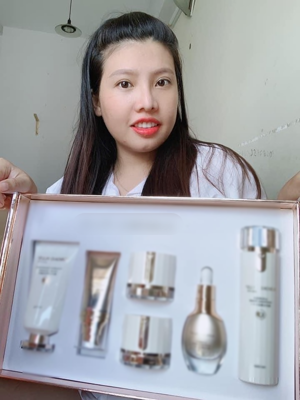 Không những vậy, Phượng Thị Nở còn đang cực kỳ viên mãn với cuộc hôn nhân thứ 2. Cặp đôi có một con trai chung hơn 1 tuổi và một con gái với chồng trước của Phượng Thị Nở.