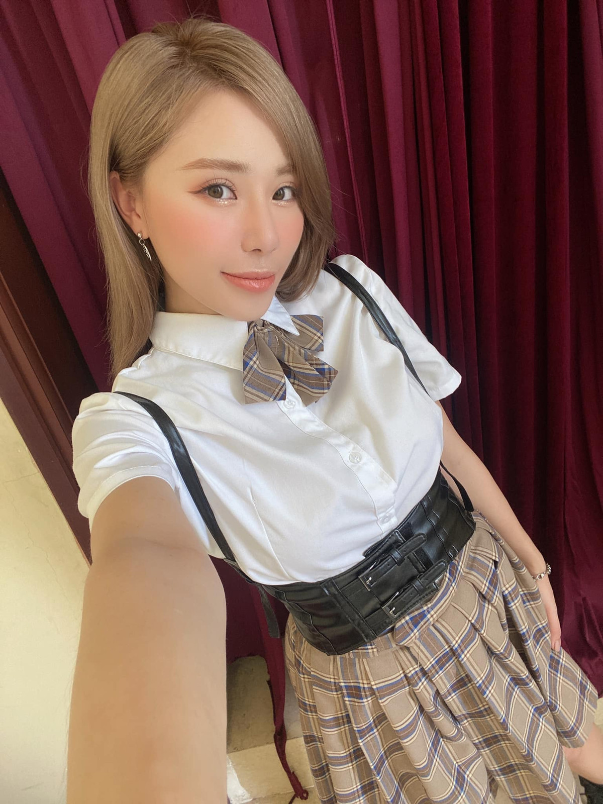 Minh Anh luôn xuất hiện rạng rỡ và không kém phần quyến rũ đã khiến cô ngay lập tức được đông đảo dân tình chú ý.