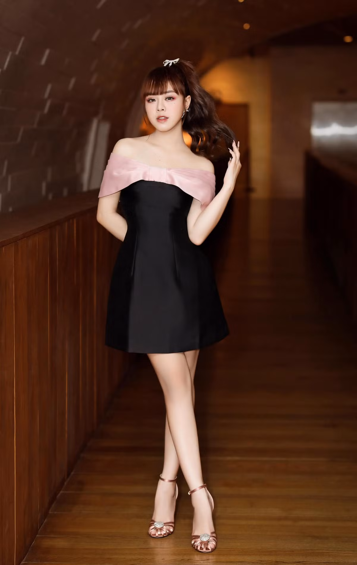 Nhờ nét đẹp được ví như búp bê này, Thảo Trang từng được các trang báo mạng của Trung Quốc, Thái Lan ca tụng khi đảm nhận vị trí MC tại SEA Games 31.