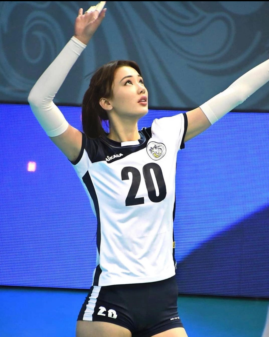 Cô thường xuyên nhận làm mẫu quảng cáo cho các thương hiệu thời trang, nên để lên hình đẹp và phù hợp với tính chất công việc cô dần chuyển qua hình ảnh quyến rũ thay vì thiên thần như trước.