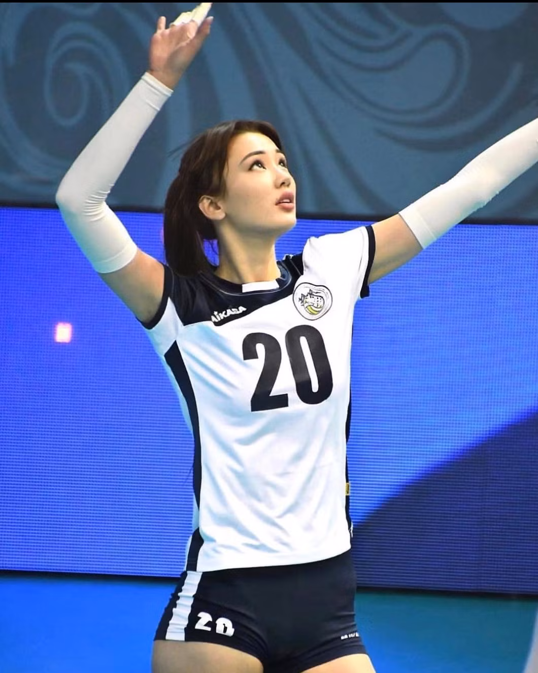 Cô thường xuyên nhận làm mẫu quảng cáo cho các thương hiệu thời trang, nên để lên hình đẹp và phù hợp với tính chất công việc cô dần chuyển qua hình ảnh quyến rũ thay vì thiên thần như trước.