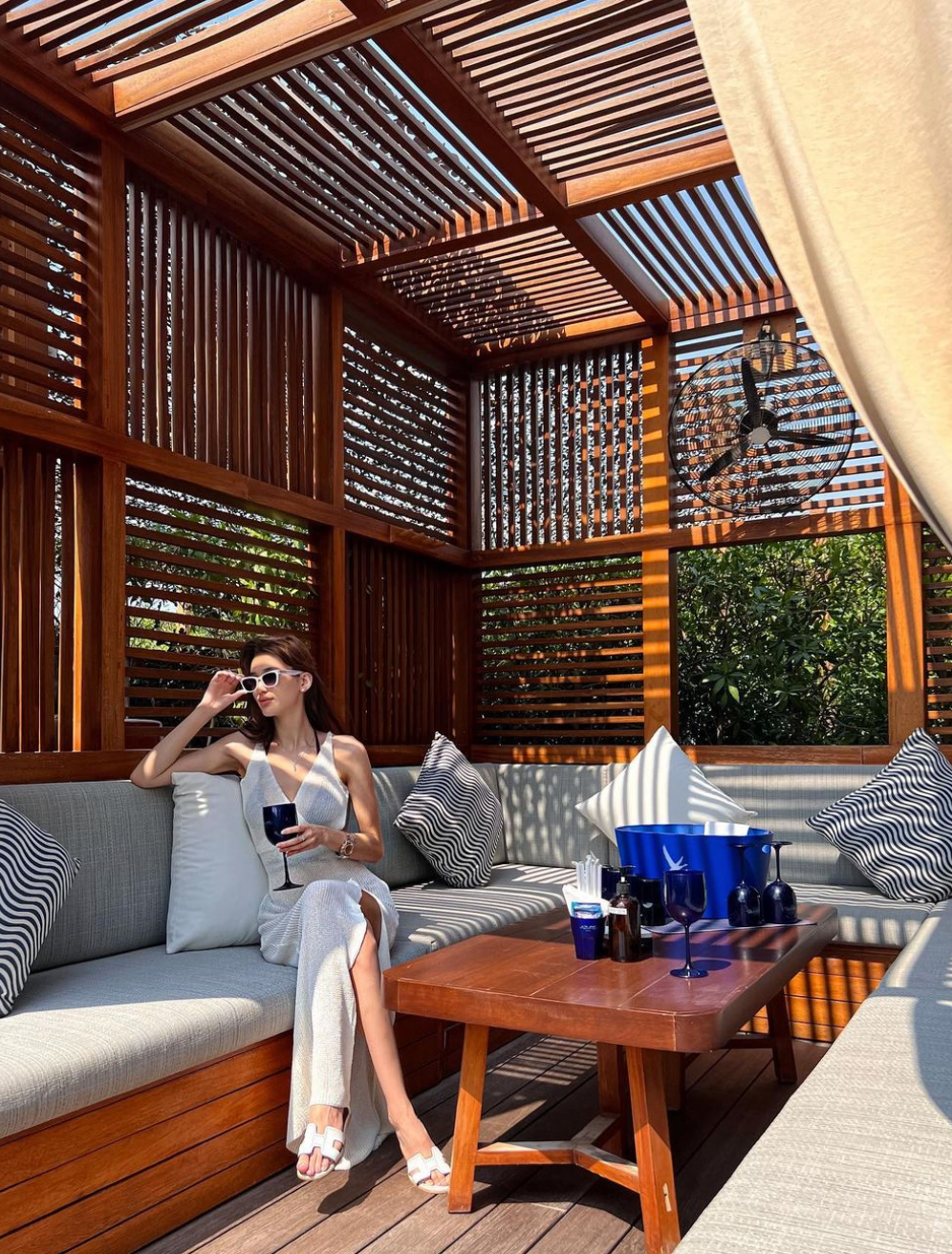 Mỹ nhân người Kazakhstan giờ đây mang nét đẹp của người phụ nữ trưởng thành hơn là một “thiên thần” như xưa.