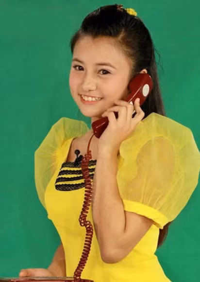 Đối với thế hệ cuối 9X, đầu 10X nhân vật " chị Ong Vàng" Thuý Quỳnh cũng vô cùng quen mặt đối với lứa khán giả đã từng đón xem chương trình "10 vạn câu hỏi vì sao".