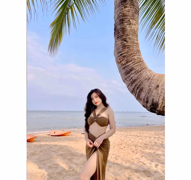 Nhiều khán giả vì quá thân thuộc với hình ảnh một cô bé dịu dàng, trong sáng nên khá ngỡ ngàng với một Thúy Quỳnh nóng bỏng, quyến rũ và cá tính như vậy.