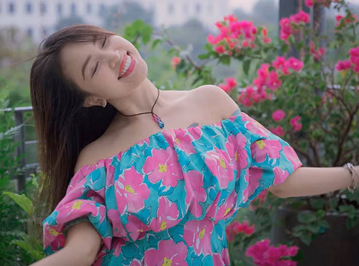 Tuy nhiên cuộc hôn nhân chỉ kéo dài 4 năm, Vân Hugo chia tay chồng và nhận nuôi con.